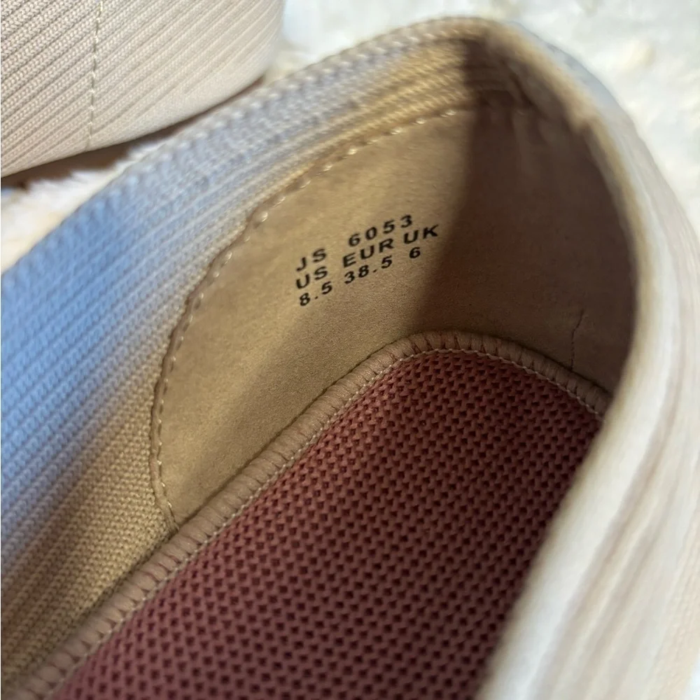 Frank Mully Women’s Square Toe Knit Flats Nude Size 8.5 NWOT